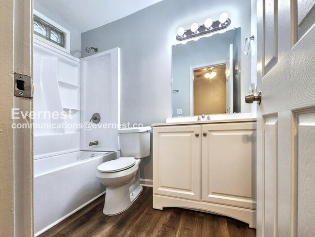 Building Photo - 3024 Pasadena Dr