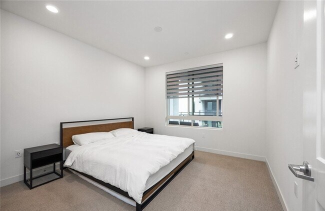 Building Photo - 2424 Nolita