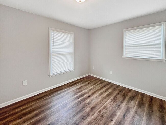 Building Photo - 1011 Dedmon Dr