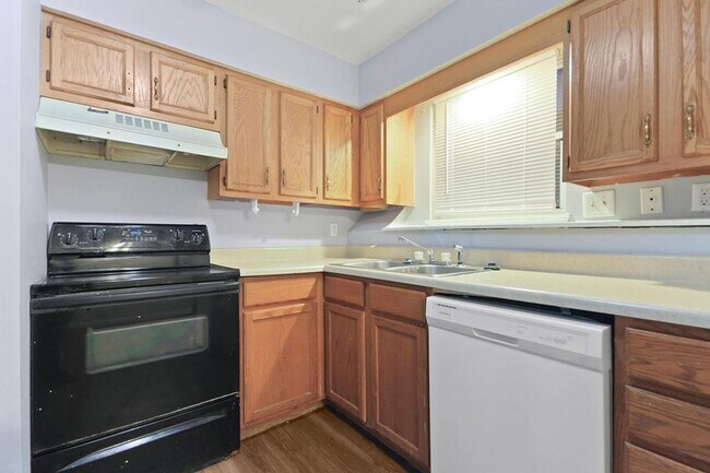 Building Photo - 3201 Elm Grove Dr