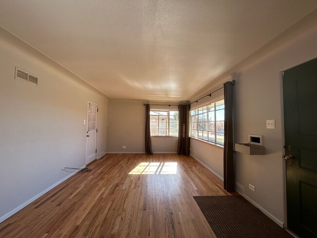 Building Photo - $0 DEPOSIT OPTIONS. CHARMING 4-BEDROOM HOM...