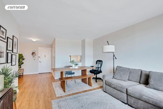 Building Photo - 301 E 79th St