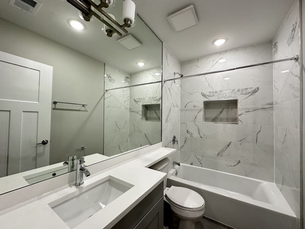 Building Photo - 431 W Belden Ave