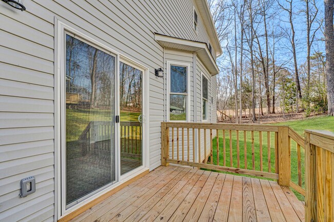 Building Photo - Stunning 4 Bedroom Home in Laurens