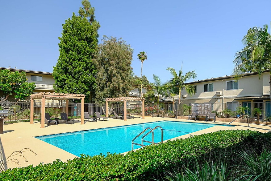 Building Photo - Walnut Heights