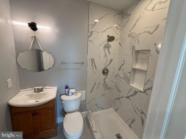 Building Photo - 1930 N Payson St