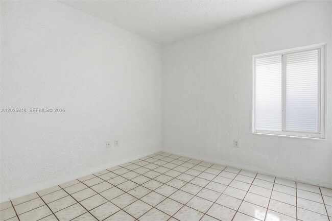Building Photo - 1745 SW 17th St