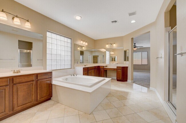 Building Photo - Spacious 5-Bedroom, 2 Story Pool Home in G...