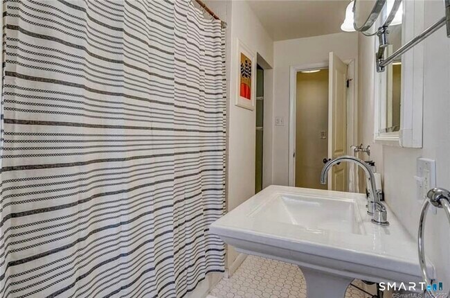 Building Photo - 127 Englewood Ave