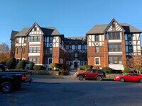 Building Photo - 2 Bedroom / 1.5 Bath Condo  Johnson City, TN