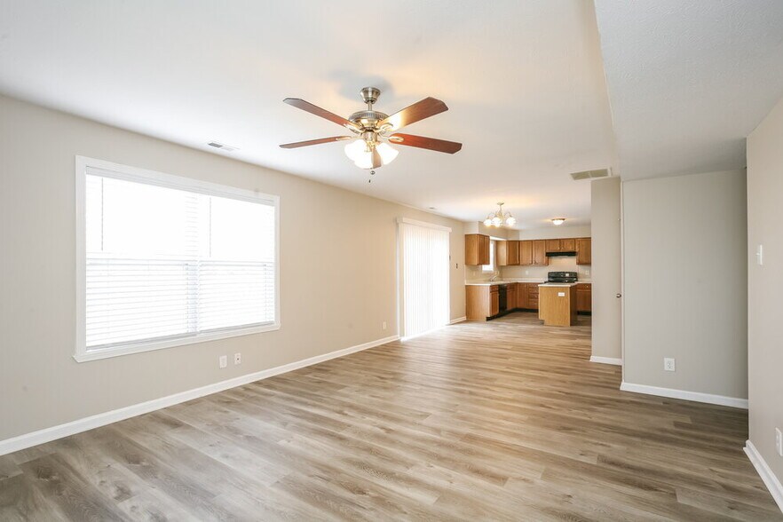Building Photo - 8538 Baypointe Dr