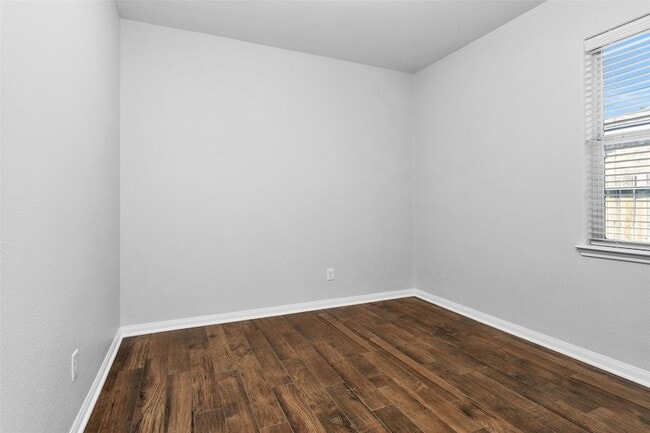 Building Photo - 30831 W Lost Creek Blvd