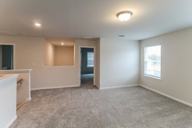 Building Photo - 879 Sara Mdw Rd