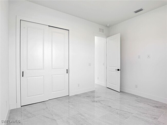 Building Photo - 2140 NW 23rd Ave