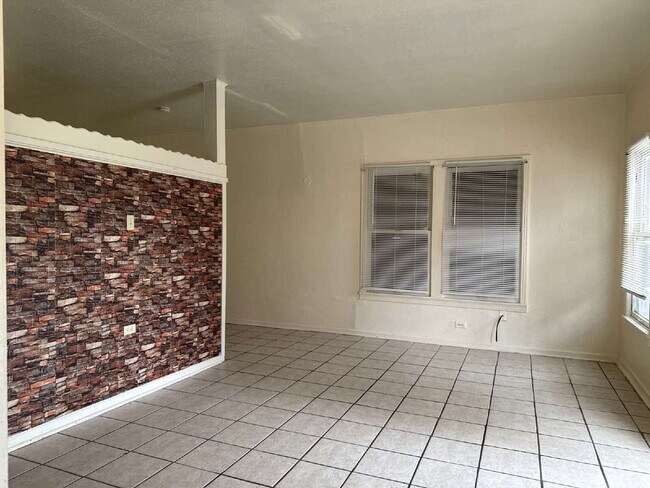 Building Photo - 4309 Fredericksburg Rd