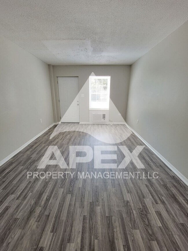 Building Photo - Newly Renovated - Alcoa Studio Apartments – Convenient Location!