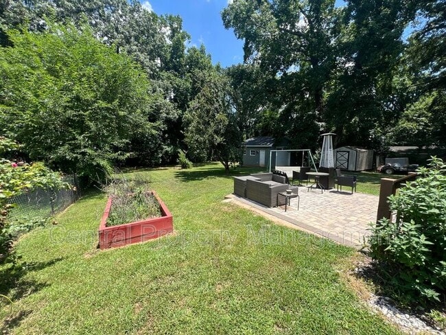 Building Photo - 32 N Garden Cir