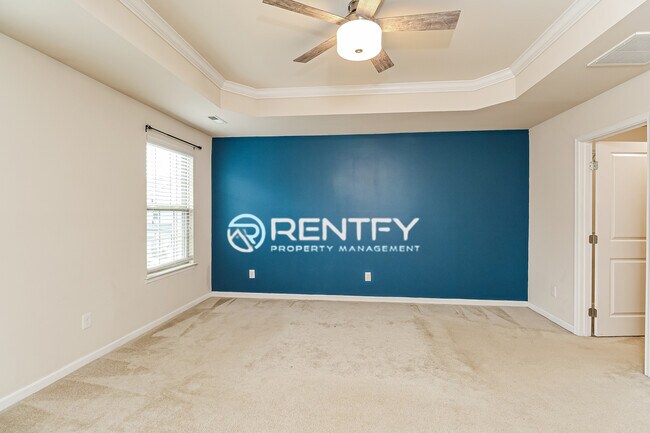 Building Photo - 3303 Major Samuals Way