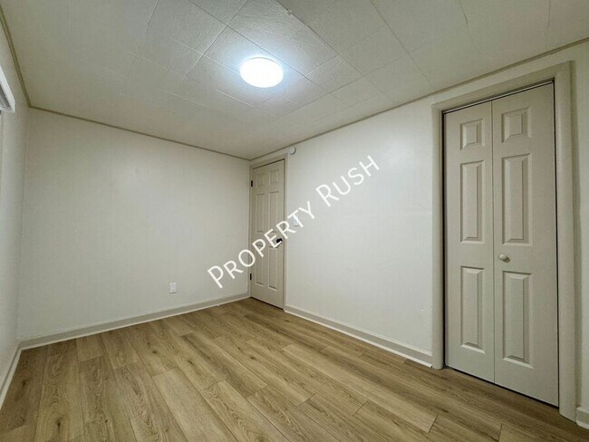 Building Photo - 975 Beason Dr