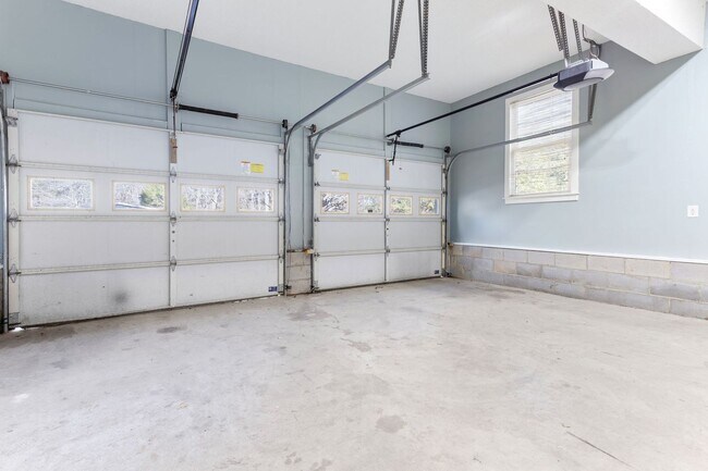 Building Photo - Beautiful 4 Bed 3.5 Bath Home on 20 Acres