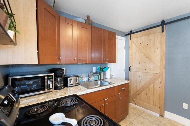 Building Photo - 320 N 13th Pl