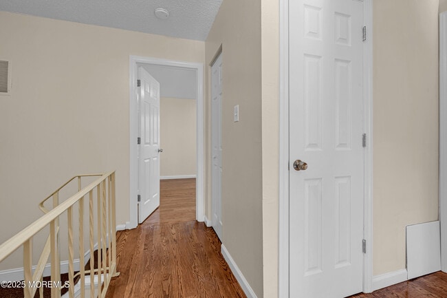 Building Photo - 10 Foxwood Ct