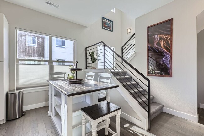 Building Photo - 5409 Allison St