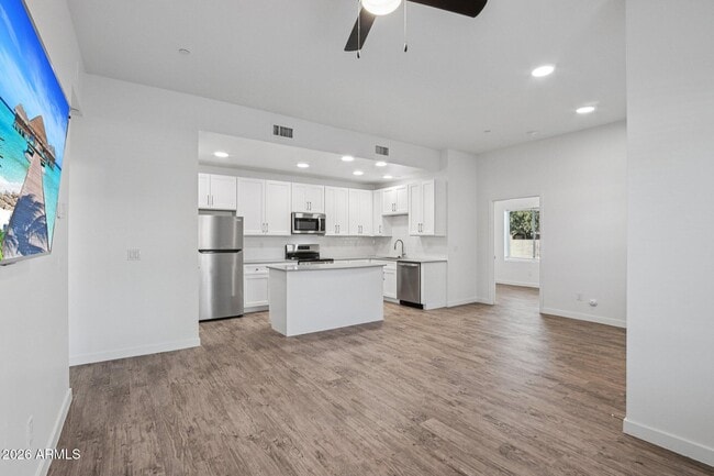 Building Photo - 3021 W Williams Dr