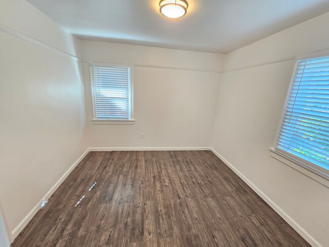 Building Photo - Beautiful Palo Alto Bungalow