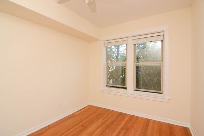 Building Photo - 2657 N St Louis Ave