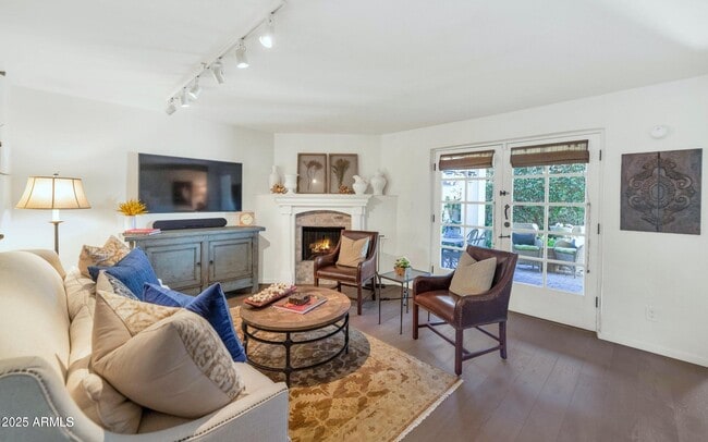 Building Photo - 5101 N Casa Blanca Dr