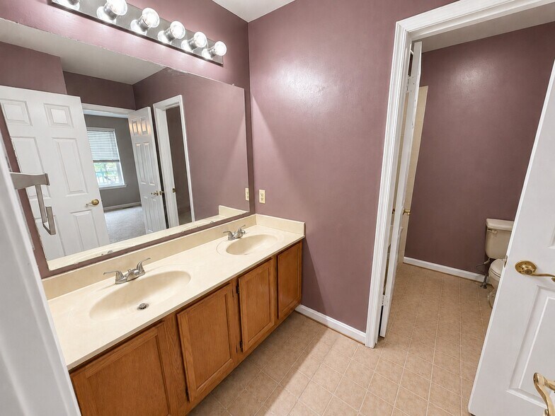 Building Photo - 739 Orley Pl