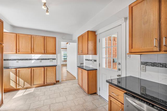 Building Photo - 3042 Newcastle Dr