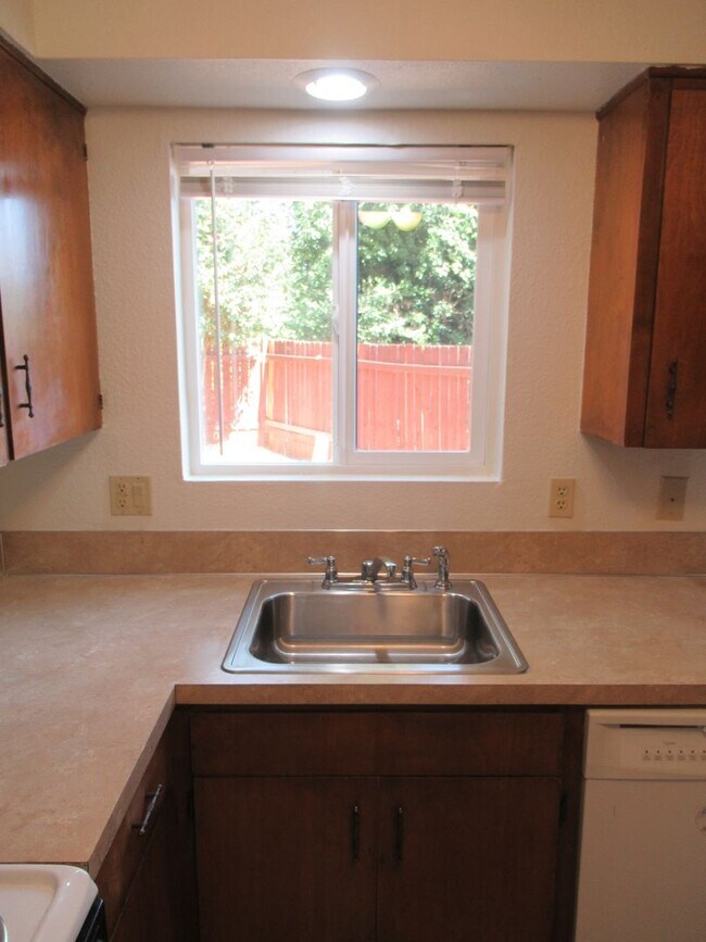 Building Photo - Nice Clean Two Bedroom w/ Private Backyard