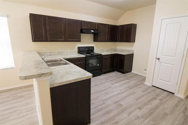 Building Photo - 25372 Claremont Hills Ln