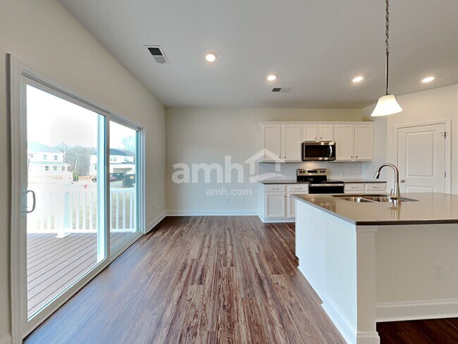 Building Photo - 174 Larragan Dr