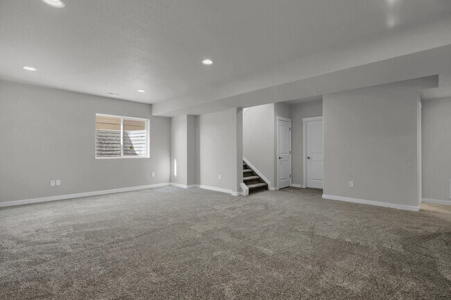 Building Photo - 15782 Lake Mist Dr