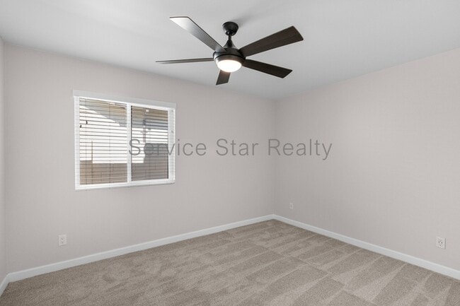 Building Photo - 1703 N La Rosa Dr