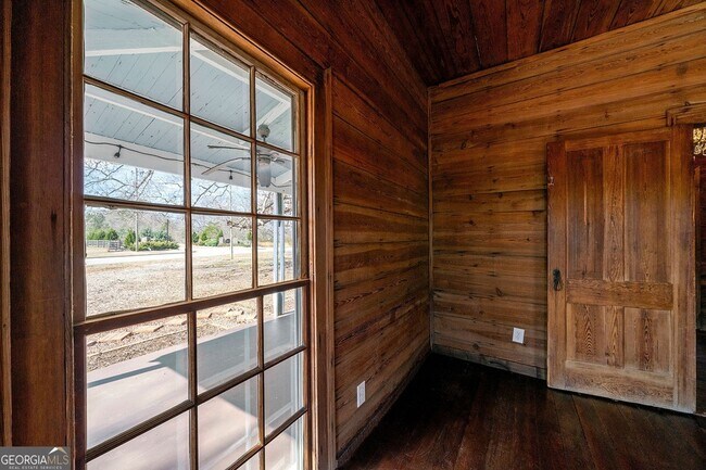 Building Photo - 497 Old Hwy 85