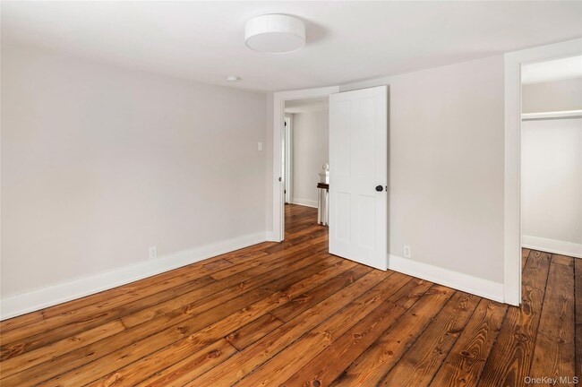 Building Photo - 277 Old Post Rd