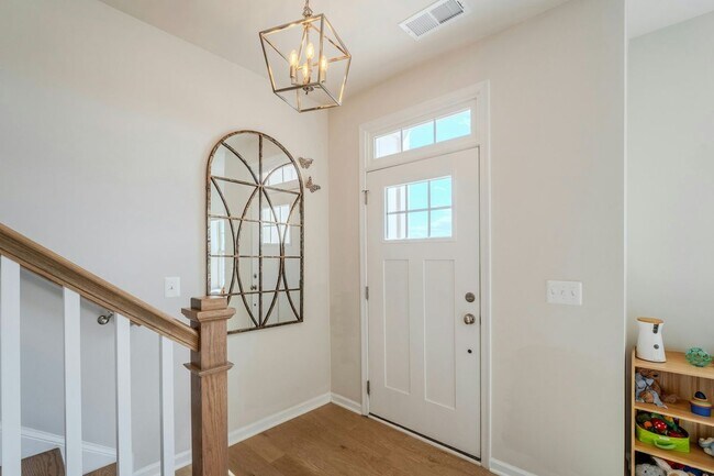Building Photo - 813 Sawback Sq NE
