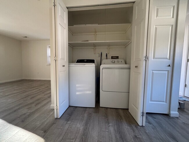 Laundry Washer & Dryer - 79 Tavistock Dr