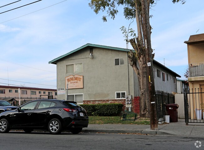 Building Photo - Walnut Manor