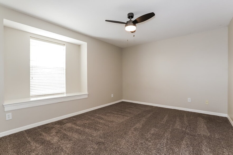 Building Photo - 11432 52nd Ct E