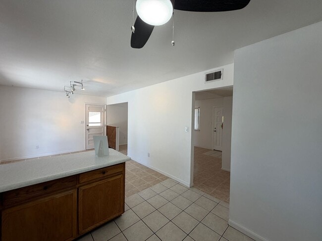 Building Photo - 3 Bedroom Single Story Home Available Near E Main Street & Hwy 314 SW in Los Lunas!
