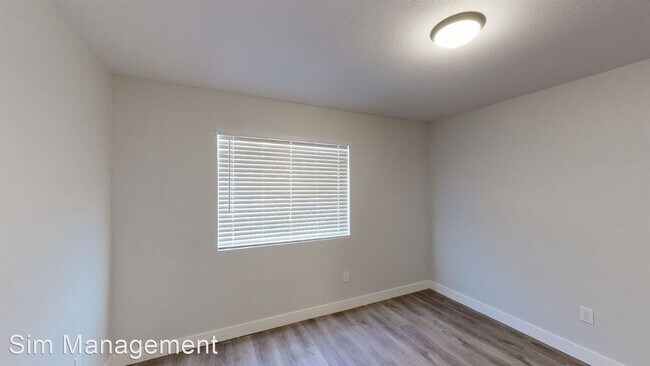 Building Photo - 2 br, 1 bath Apartment - 906 E Roma Avenue