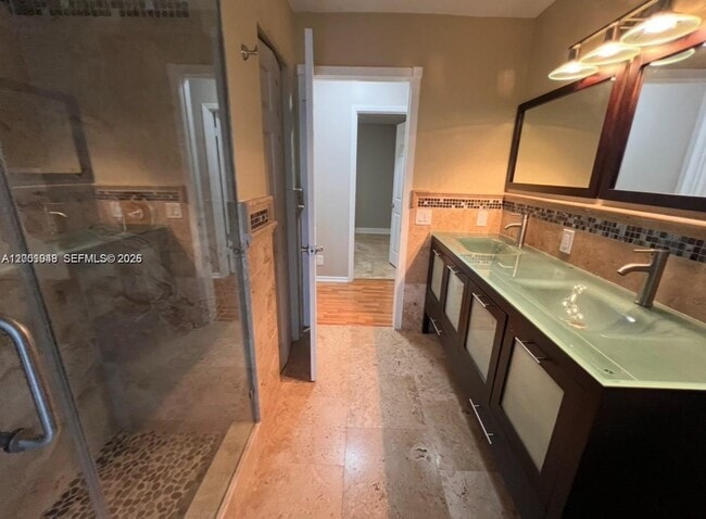 Building Photo - 11540 NW 27th Ct