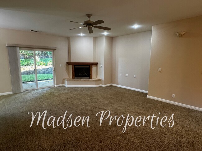 Building Photo - 121 Hart Ln