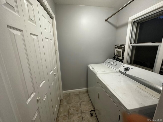 Building Photo - 44 Harding Ave