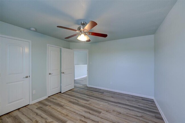 Building Photo - 455 Gina Dr